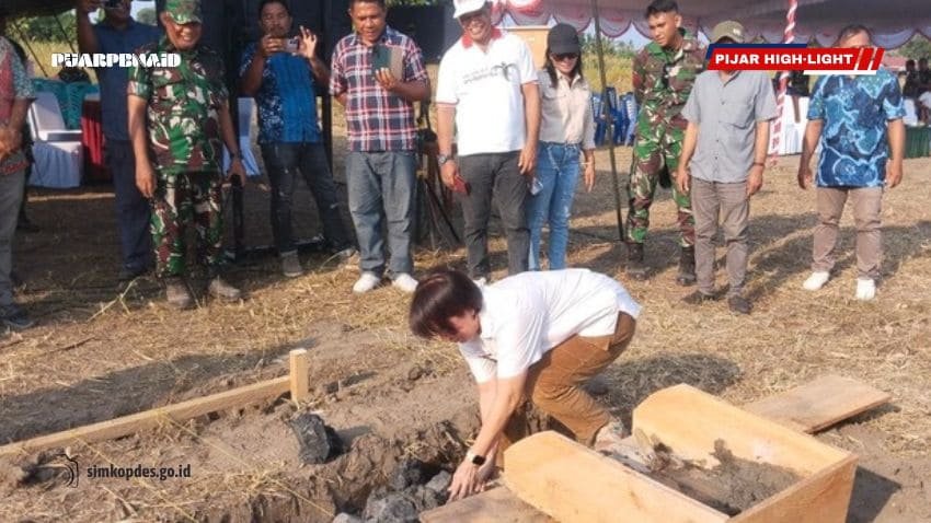 Proses pemakaman di lokasi acara.