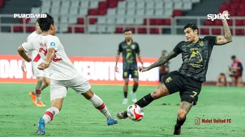 sepak pojok malut united fc
